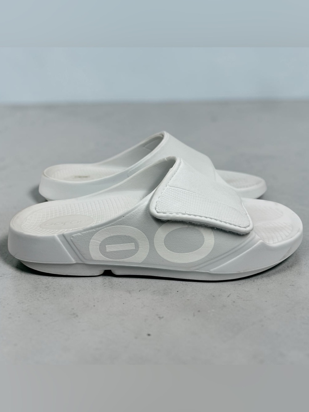 OOFOS OOahh Sport Flex Recovery Sandals Men’s 10 Women’s 12 Adjustable White